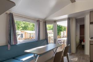 Campings Les Rives d’Auzon confort 8 pers : photos des chambres