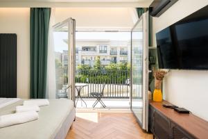 Modern Flow Apartment by Bookinghost