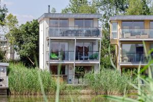 Lake Lodge HM10 Lower Mill Estate Cotswolds