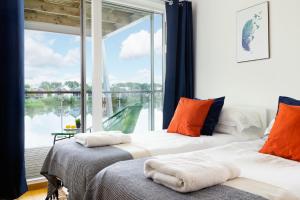 Lake Lodge HM10 Lower Mill Estate Cotswolds