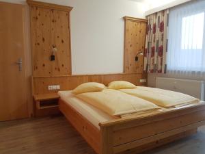 One-Bedroom Apartment with Balcony and Mountain View   room in Hotel Kollerhof