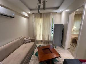 Family Apt, Pool and 2BR with 3 Beds