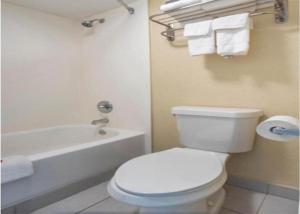 King Room room in OYO Hotel Knoxville TN Cedar Bluff I-40