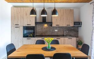 3 Bedroom Cozy Home In Gustirna