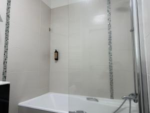 Hotels Hotel des Pins : photos des chambres