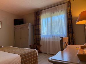 Hotels Hotel des Pins : photos des chambres