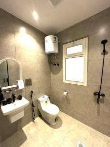 Studio with hotel bed and 654k screen