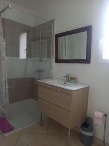 Appartements studio neuf climatise : photos des chambres