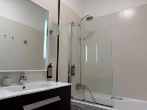 Hotels Hotel des Pins : photos des chambres