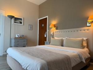 Hotels Hotel des Pins : photos des chambres
