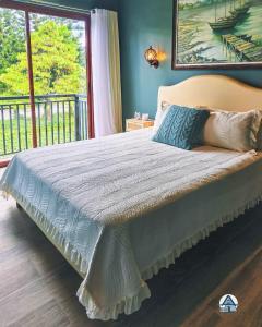 Avas Blue Tagaytay Vacation House with Pool