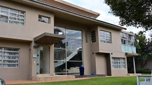 Sizanazo Guest House - Family Suite