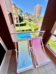 Beach & Sea Apt, Fast WIFI, Airco, Private Parking and Pool