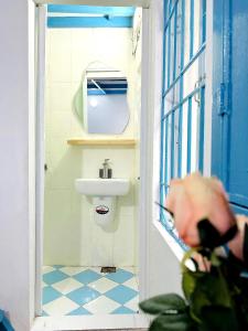 Heart of Hoan Kiem-RARE 4BR Private house unique design travel hub 13pax