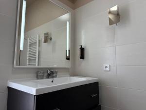 Hotels Hotel des Pins : photos des chambres