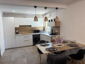 Appartements Chez Isa, Les pieds dans l-eau : Appartement 2 Chambres