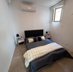 Chez Isa, Les pieds dans leau