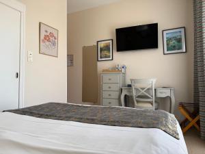 Hotels Hotel des Pins : photos des chambres
