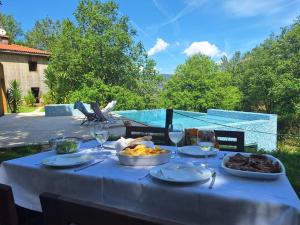 Casa com piscina privada e jacuzzi no Gerês