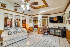 Pet-Friendly Home with Pool - 8 Mi to Central Plano!