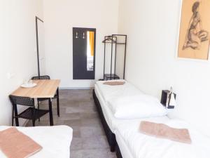 Sunny room in centre of Prague H1