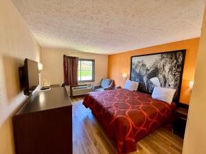King Room - Non-Smoking room in Super 8 by Wyndham Hillsville
