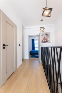 Apartament Ustka Holiday - Black Alice z balkonem i klimatyzacją