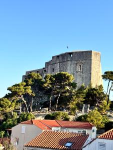 2 Minute Walk to Stradun