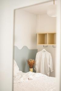 Hotels Hotel Les Voisins Beaucemaine : photos des chambres