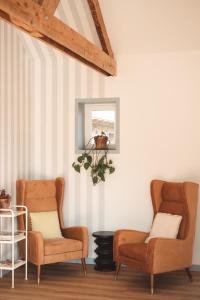 Hotels Hotel Les Voisins Beaucemaine : photos des chambres