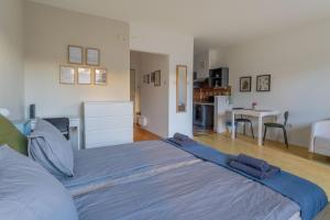 Peaceful Garden Studio in Central Holló Street