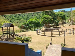 Casa de fazenda com lago