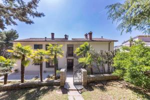 Three-Bedroom Apartment Rabac near Sea