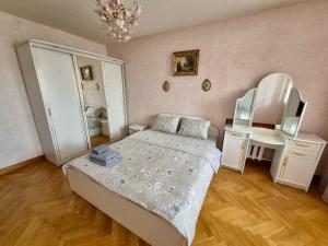 Аpartments at the Pecherska metro station