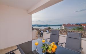 Apartment TRIES 1 with heated pool and sea view 