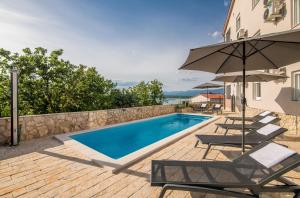 Apartment TRIES 1 with heated pool and sea view 
