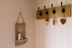 Shepherds Lodge- Wood Burner- HotTub- WellnessSpa