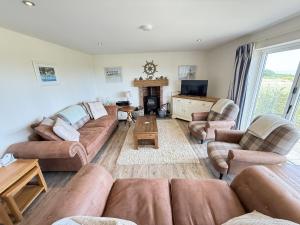 Lens Lookout - Seaview and Balcony - Part of the The Bay Filey Holiday Village with pool, gym and direct beach access, pub, restaurant, tennis and meadows walks