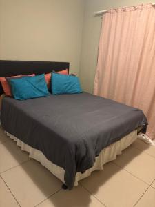 Private room in Midview Gardens 833 joan end