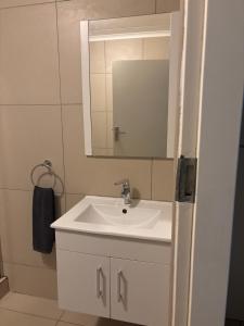 Private room in Midview Gardens 833 joan end