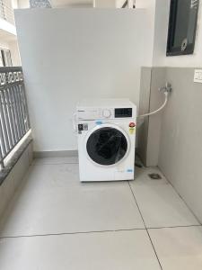 Akshay premium suites1 BHK Serviced Apartments Near Artemis Hospital Sector 52