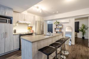 Amazing 4 Bedroom Unit in Downtown