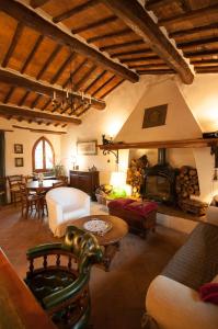 TENUTA SOSPESA - Exclusive Villa, Pool & Party Barn near Tuscany