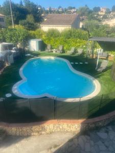 3 Pièces climatisé en rez de jardin avec piscine