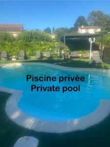 Bas de villa composée dun 3 pièces et dun studio avec piscine privée