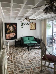 Departamento sobre Costera, 1min La Quebrada, 3m playas y yates