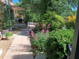 B&B / Chambres d'hotes Mas Auroma : Chambre Double - Vue sur Jardin