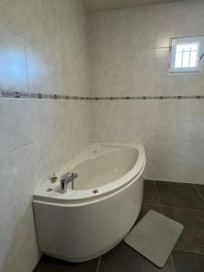 Maisons de vacances Maison spacieuse et confortable : photos des chambres