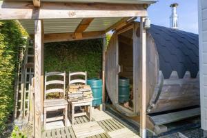 Chalet Paradys met Sauna op Park De Friese Wadden Tzummarum, buitenzwembad aanwezig