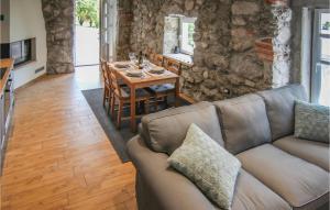 2 Bedroom Nice Home In Veprinac